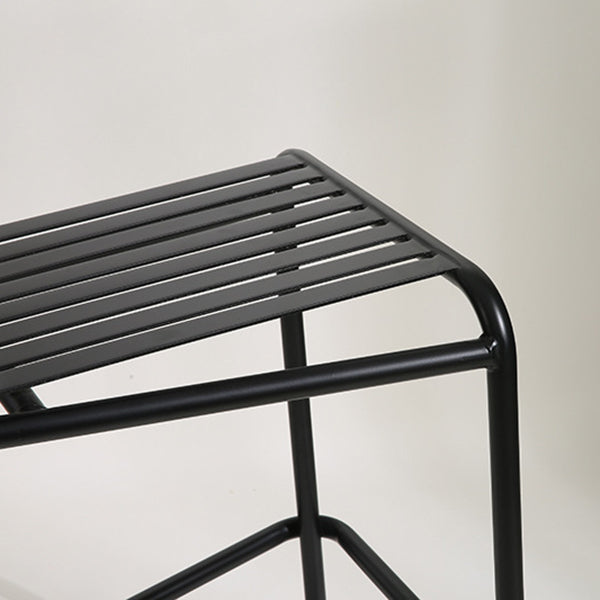 Quadratisches Industrie-Stehtisch-Set, 1/2-teiliger Thekentisch mit hohen Eisenhockern