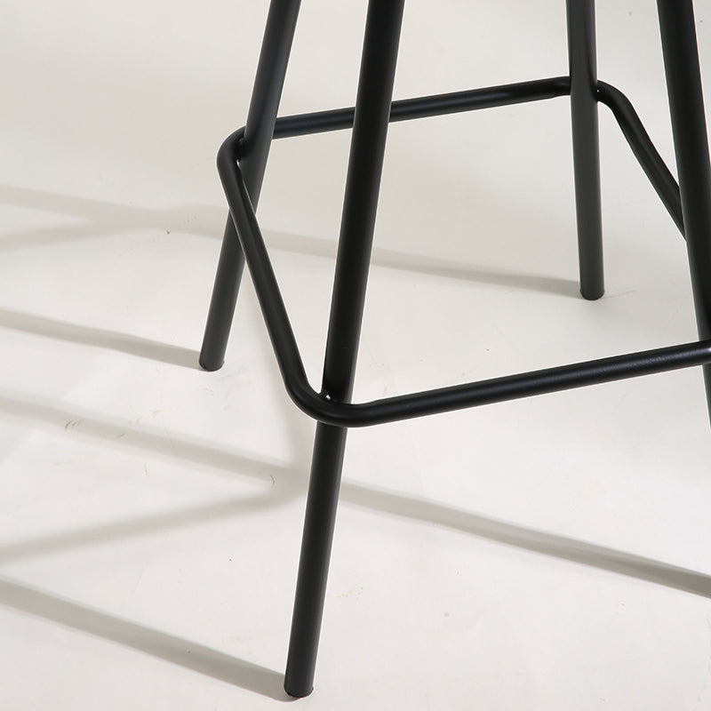 Quadratisches Industrie-Stehtisch-Set, 1/2-teiliger Thekentisch mit hohen Eisenhockern