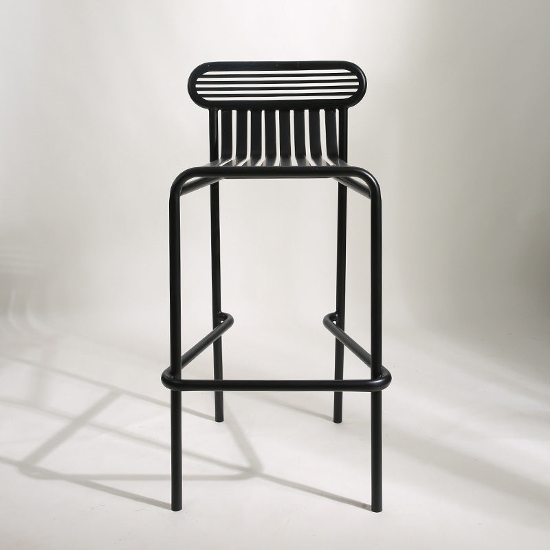 Quadratisches Industrie-Stehtisch-Set, 1/2-teiliger Thekentisch mit hohen Eisenhockern