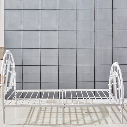 Letto a cornice di ferro standard con testiera arcuata e gambe metalliche