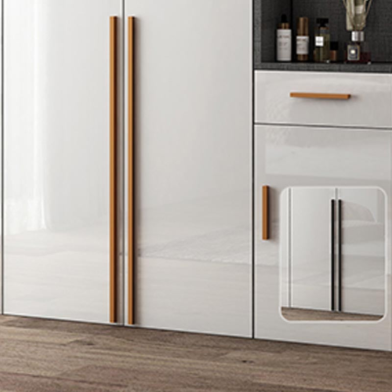 Asta di stoffa del guardaroba in legno di colore bianco compreso l'armadio del guardaroba per camera da letto