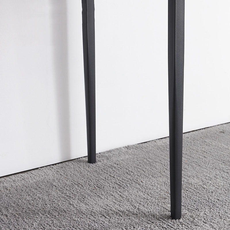 鏡と引き出しを備えた灰色の木製の虚栄心の虚栄心