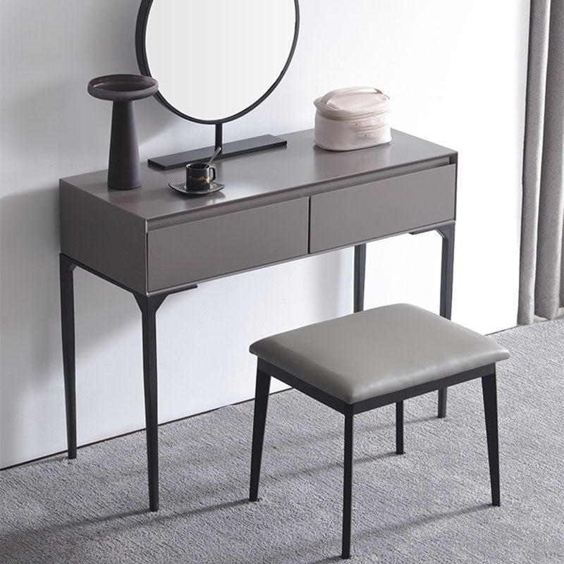 鏡と引き出しを備えた灰色の木製の虚栄心の虚栄心
