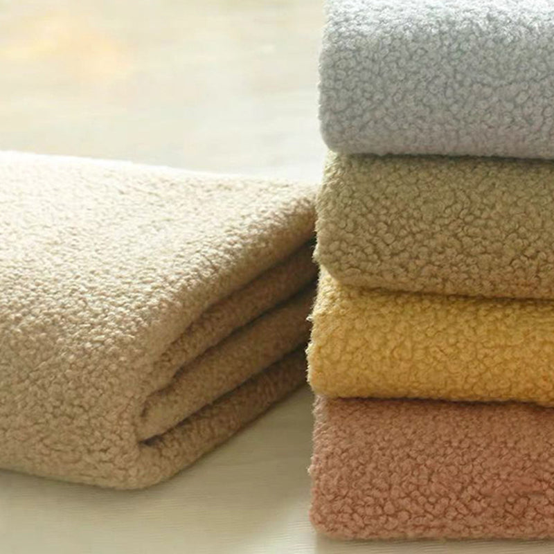 Hedendaagse stof Standaard Settee strakke achterste Tuxedo -armbank