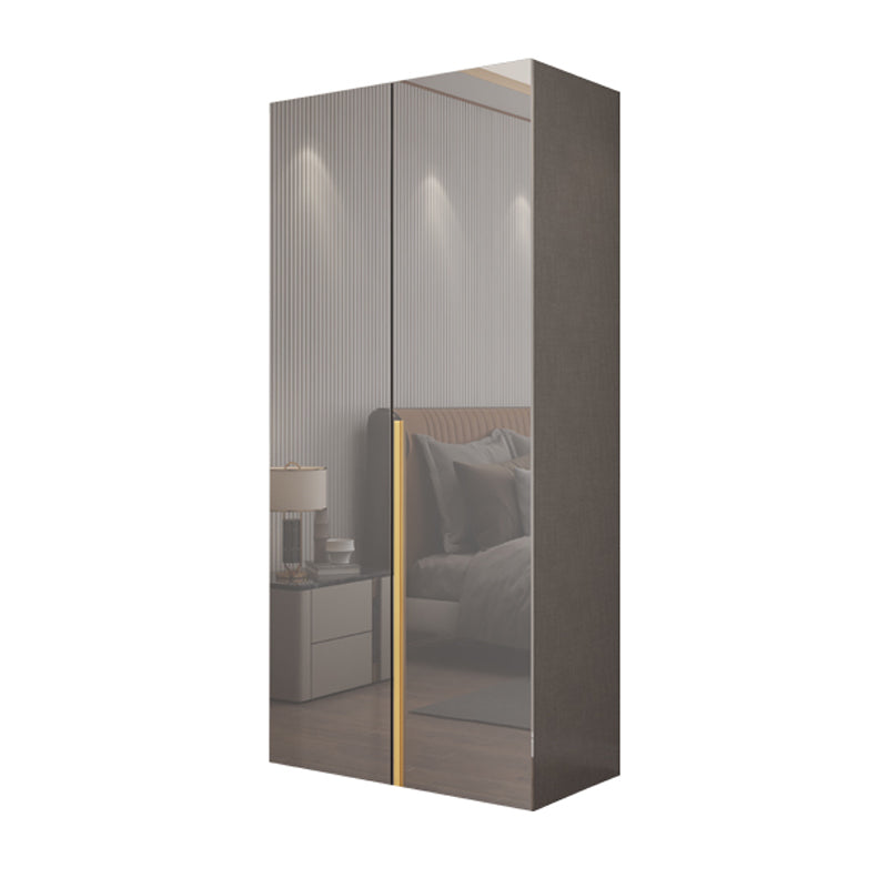 Witte verflicht luxe houten garderobe met planken en schuifdeur