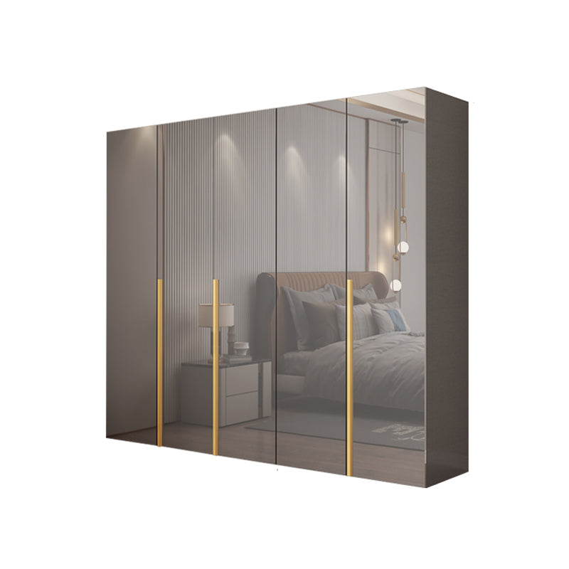 Witte verflicht luxe houten garderobe met planken en schuifdeur