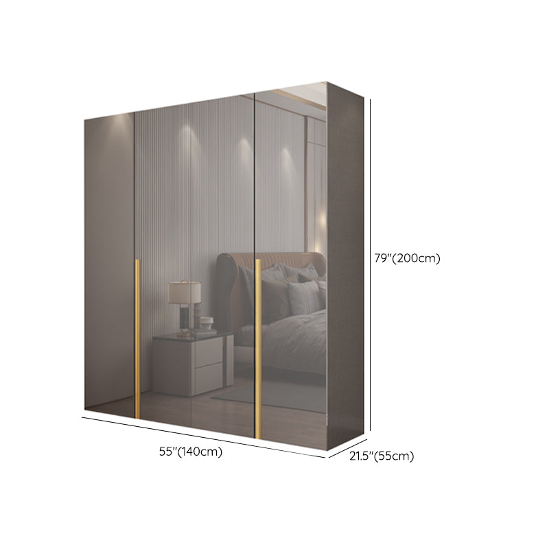 Witte verflicht luxe houten garderobe met planken en schuifdeur