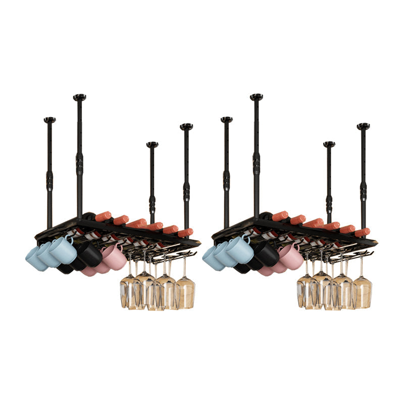 Bottiglia di vino in metallo industriale e portabottiglie in vetro appeso