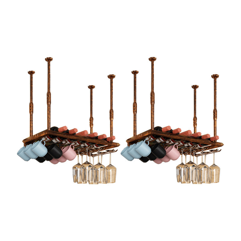 Bottiglia di vino in metallo industriale e portabottiglie in vetro appeso