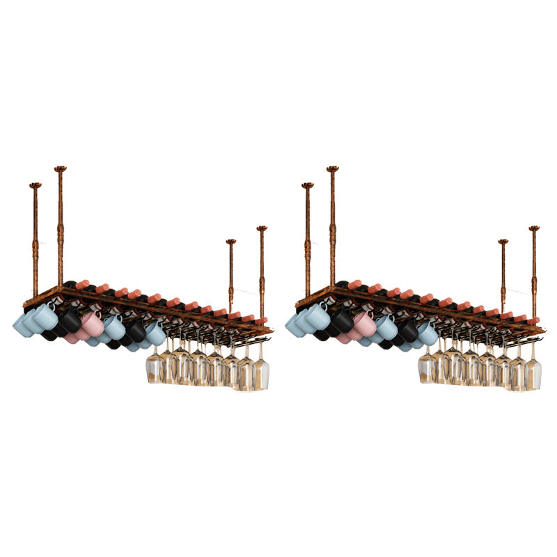 Bottiglia di vino in metallo industriale e portabottiglie in vetro appeso