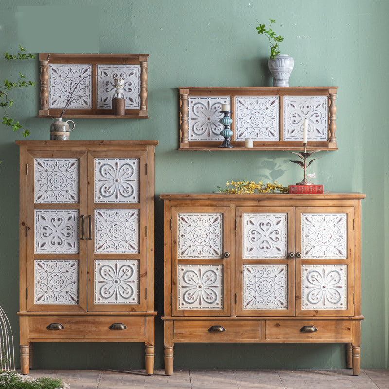 Armoire à accent industriel en nature naturelle avec une porte et des tiroirs en bois massif