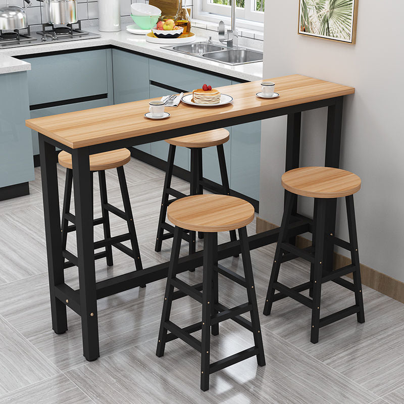 Moderner Thekentisch aus Holz mit rechteckiger Tischplatte und Bockgestell
