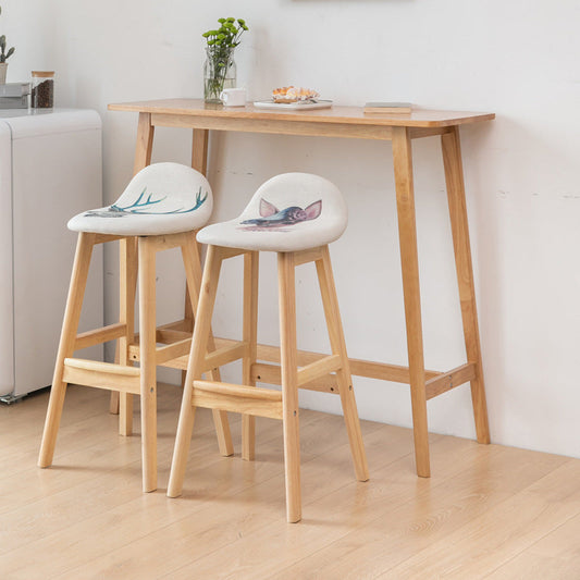 Tavolo rettangolare in legno, soggiorno in stile moderno contro il tavolo da barra da parete