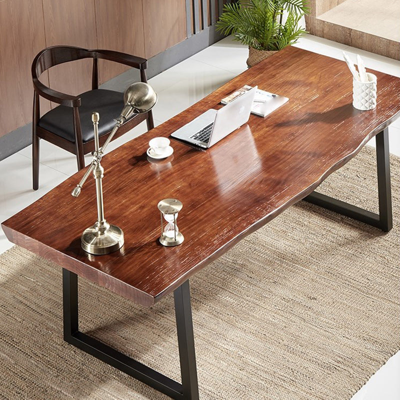 Escritorio de oficina marrón de trineo