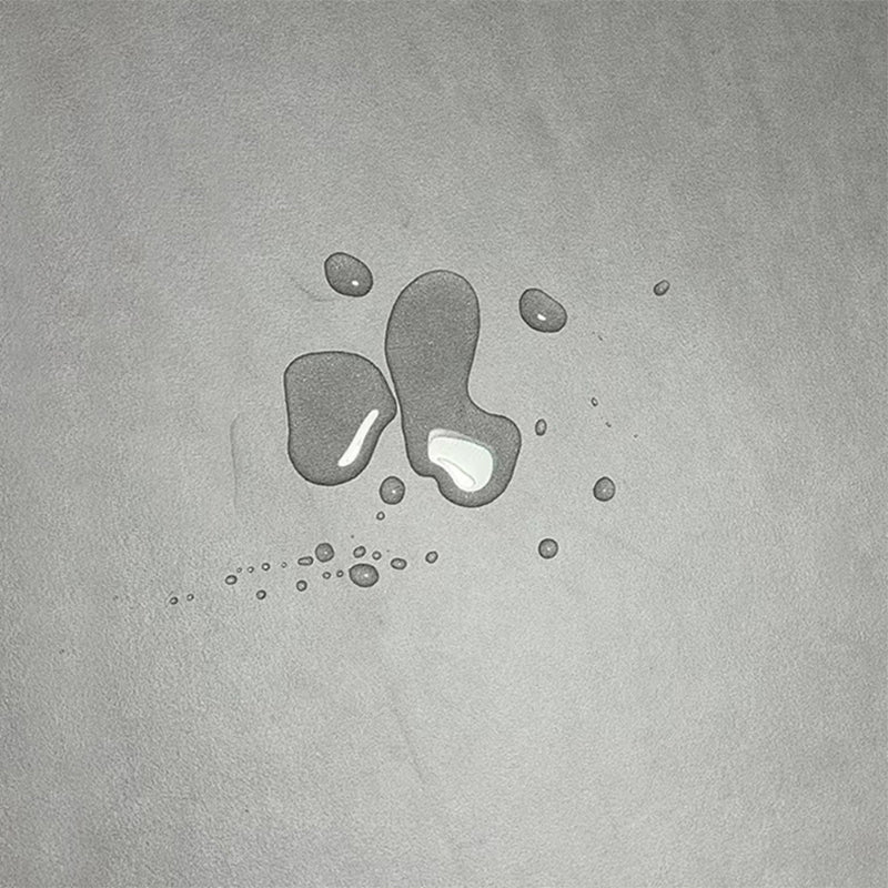 I cuscini moderni hanno svasato il soggiorno in vetro a sedere stazionarie