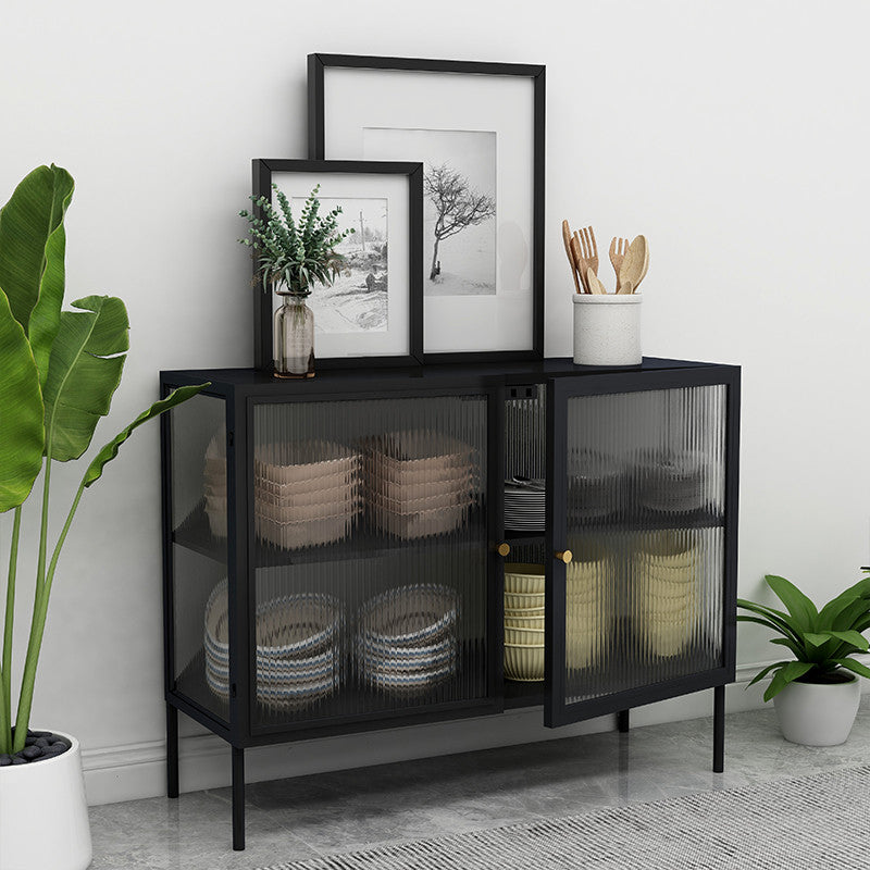 Sidetemporanea della casa con la casa con la casa con porte di vetro con porta di vetro