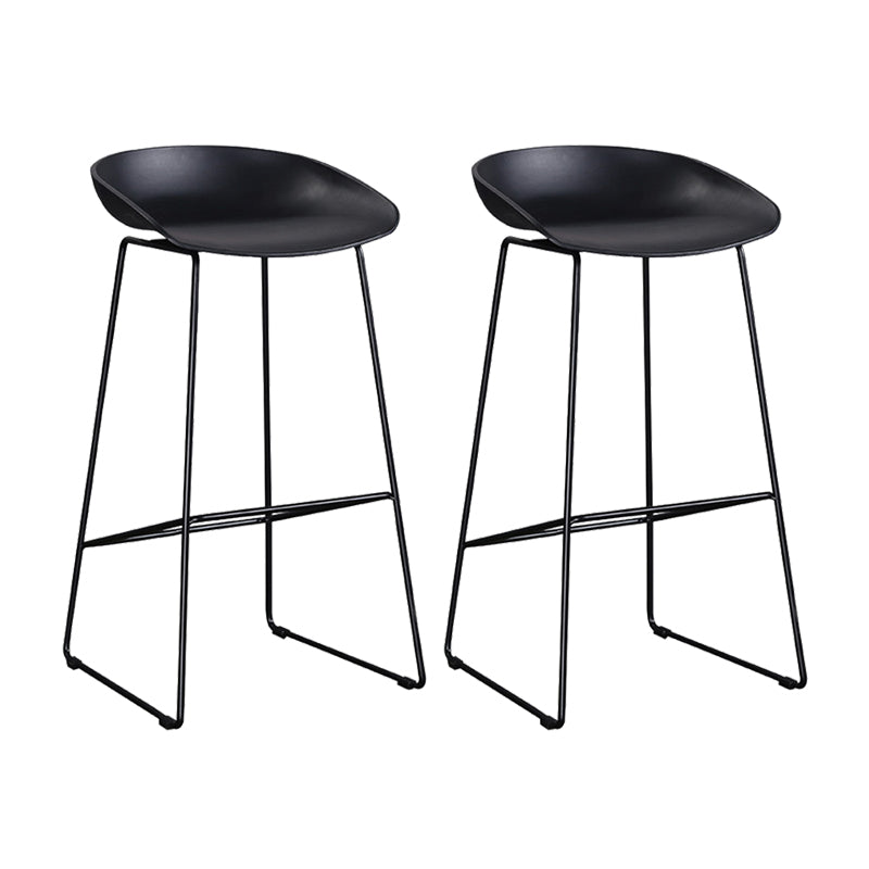 Tabouret de comptoir sans accoudoirs à dossier moderne, haut en métal avec coussin en plastique