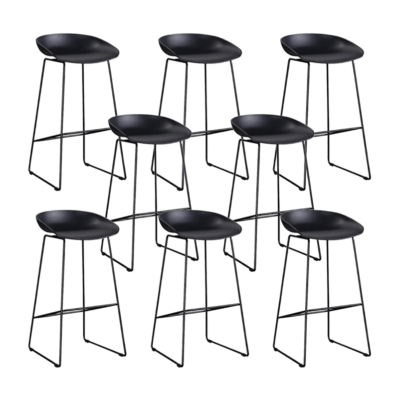 Tabouret de comptoir sans accoudoirs à dossier moderne, haut en métal avec coussin en plastique