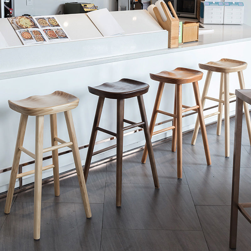 Taburete de bar de madera sin respaldo moderno con pedal y asiento de madera