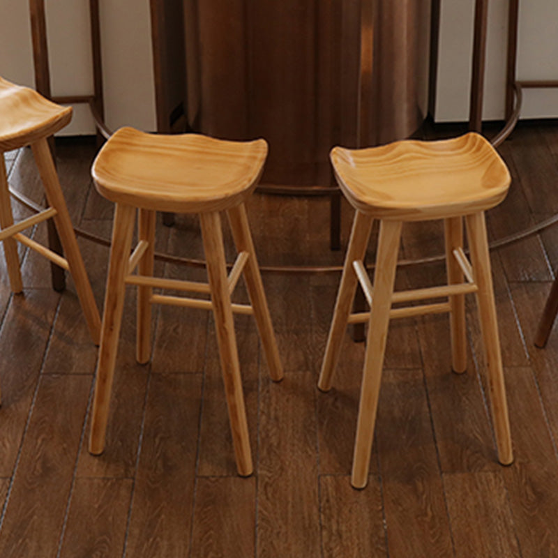 Taburete de bar de madera sin respaldo moderno con pedal y asiento de madera