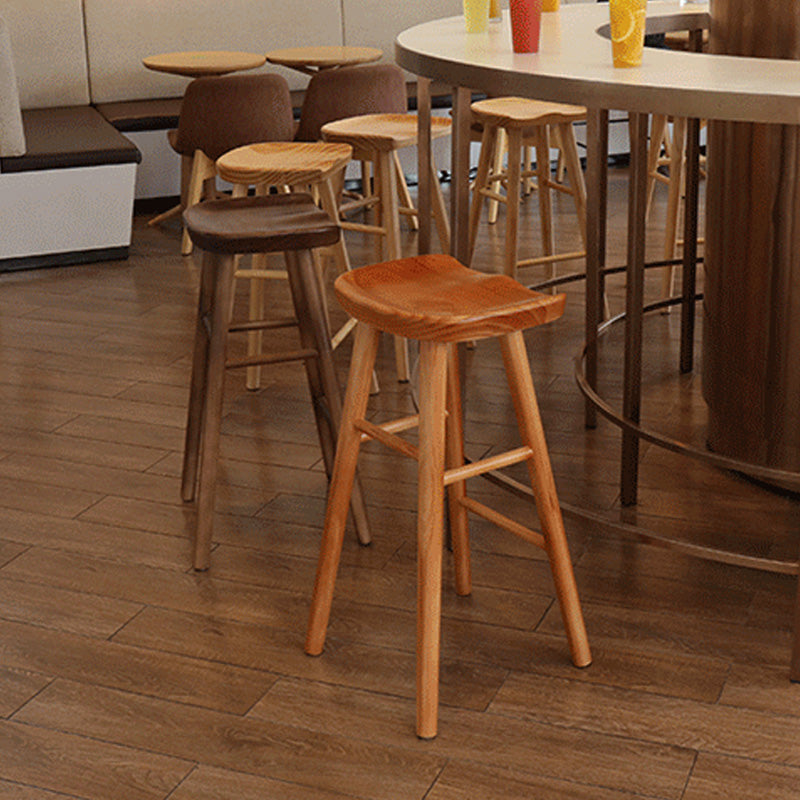 Taburete de bar de madera sin respaldo moderno con pedal y asiento de madera