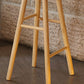 Taburete de bar de madera sin respaldo moderno con pedal y asiento de madera