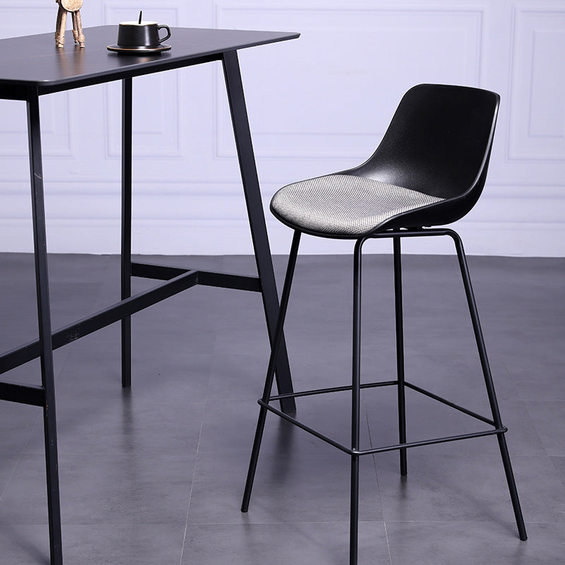 Modern Plastic Bar-stool Bucket Seat Counter Bar Stool with Metal Legs Clearhalo 'Bar Furniture' 'Bar Stools' 'bar_stools' 'furn' 'furn_bar_stools' 'Furniture' 'Kitchen & Dining Furniture' 6221546