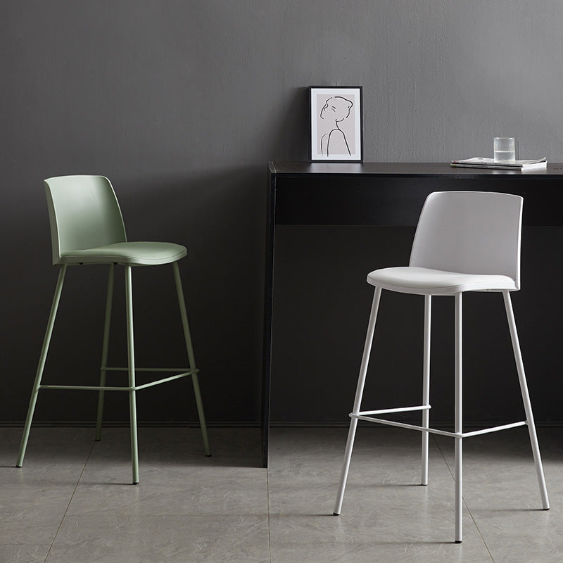 Taburete de bar de cuero de PU de estilo moderno, taburete de bar con asiento cuadrado y patas de metal