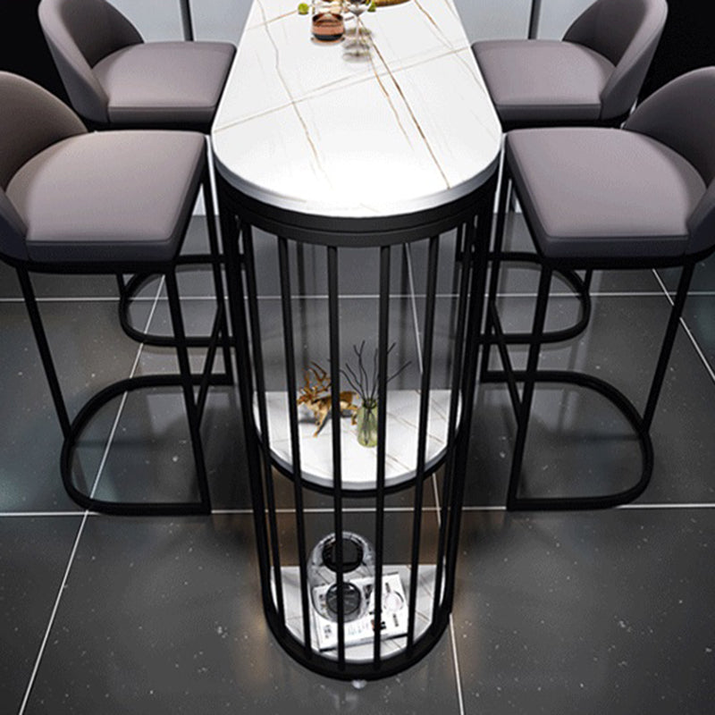 Table de bar en pierre frittée blanche, base en métal, table de salle à manger avec étagères de rangement