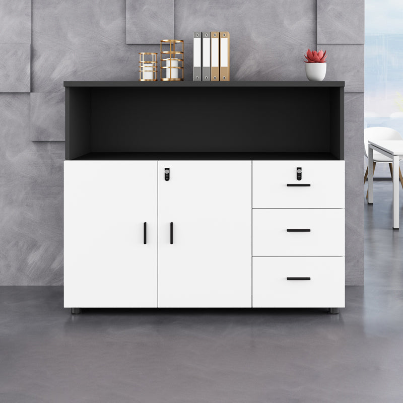 Armadio di archiviazione in legno mobile contemporaneo con scaffali di blocco e roll-out