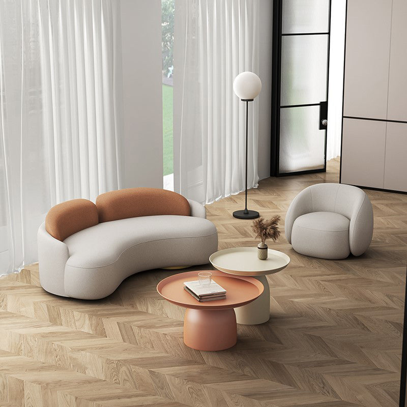 Divano retro stretto in fico contemporaneo con braccio di smoking in bianco