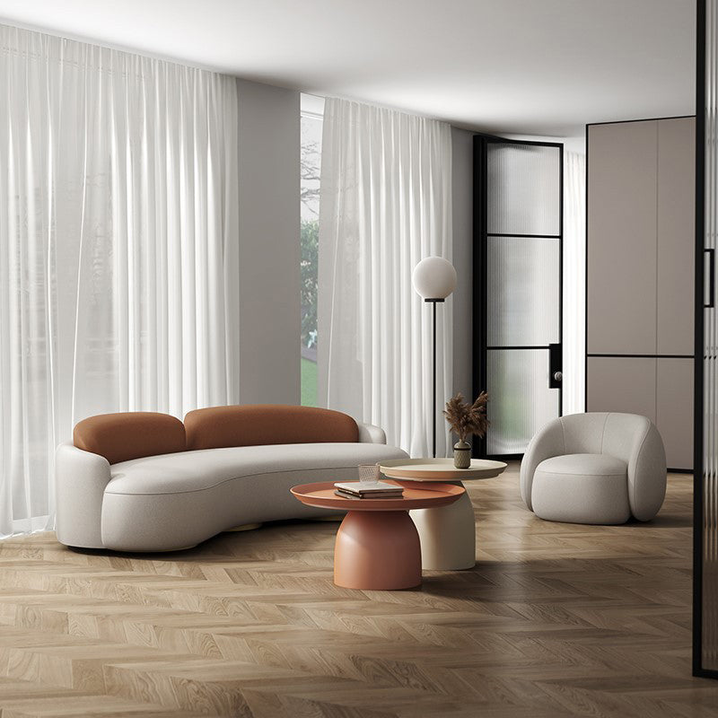 Divano retro stretto in fico contemporaneo con braccio di smoking in bianco