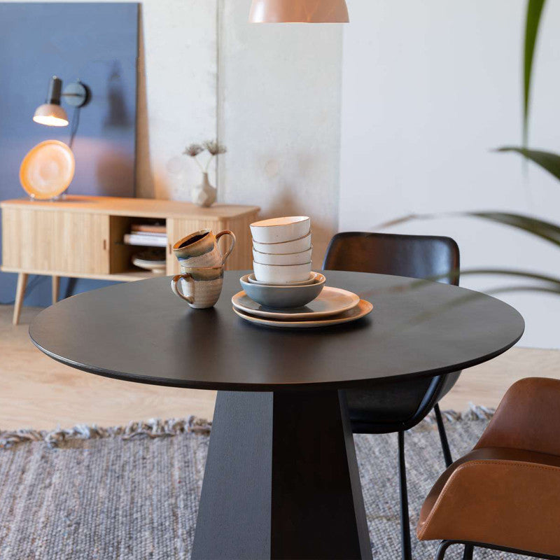 Modern Round Table Pine Solid Wood Pedestal Dining Table in Black Clearhalo 'Dining Tables & Seating' 'Dining Tables' 'dining_table' 'furn' 'furn_dining_table' 'Furniture' 'Kitchen & Dining Furniture' 6229365