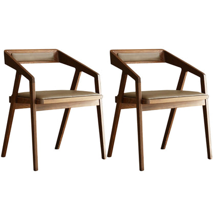 Eigentijdse keuken dineren fauteuil houten kant eetstoelen in bruin