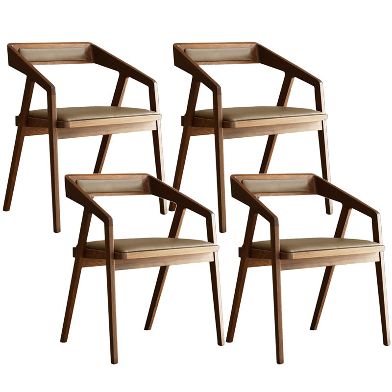 Eigentijdse keuken dineren fauteuil houten kant eetstoelen in bruin