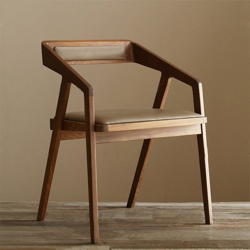 Eigentijdse keuken dineren fauteuil houten kant eetstoelen in bruin