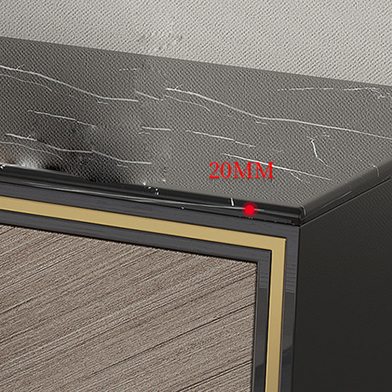 Scheda laterale Glam 4-Drawer Abbazzine nera a 2 porte con base di metallo