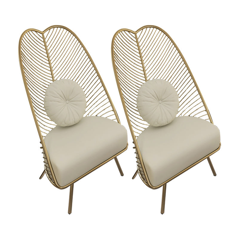 In den Armen gehörten Eierstuhl Wohnzimmerstuhl mit goldenen Tonbeinen