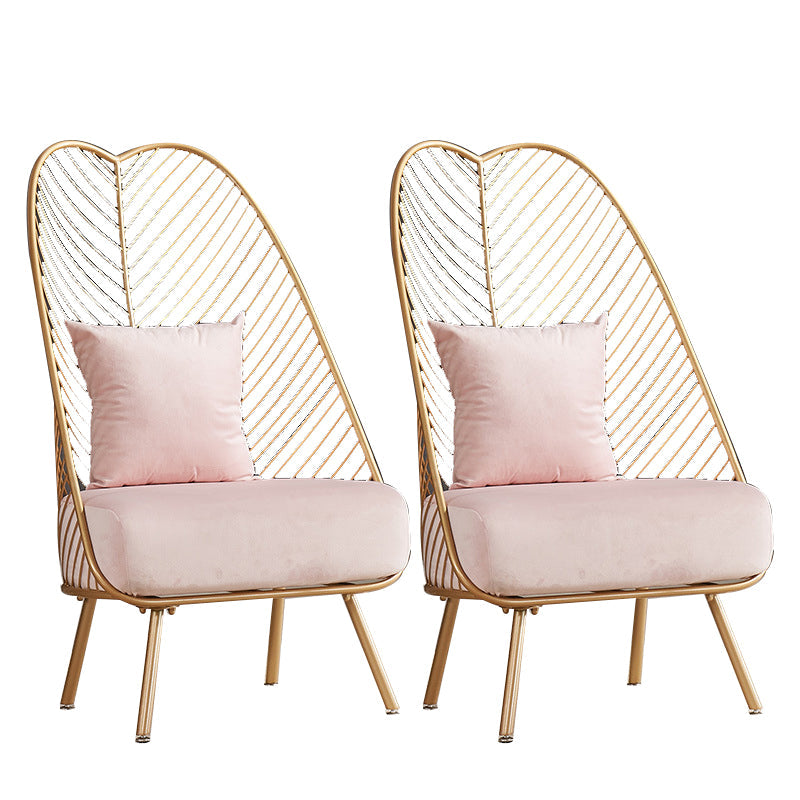 In den Armen gehörten Eierstuhl Wohnzimmerstuhl mit goldenen Tonbeinen