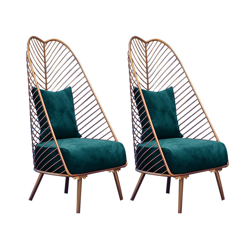 In den Armen gehörten Eierstuhl Wohnzimmerstuhl mit goldenen Tonbeinen