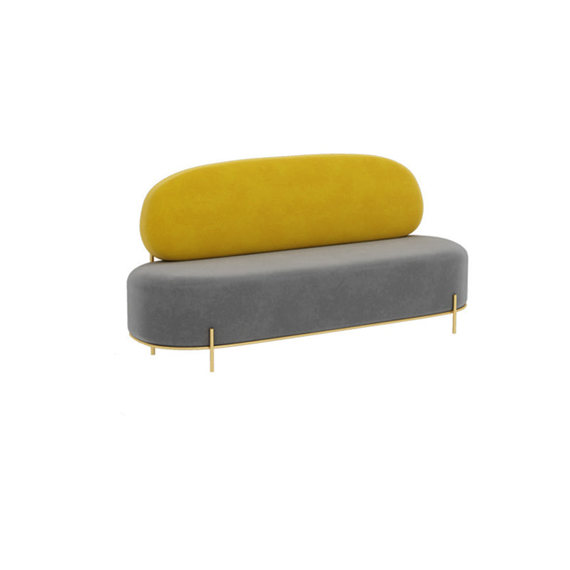 Divano grigio contemporaneo con cornice dorata e divano standard senza braccio