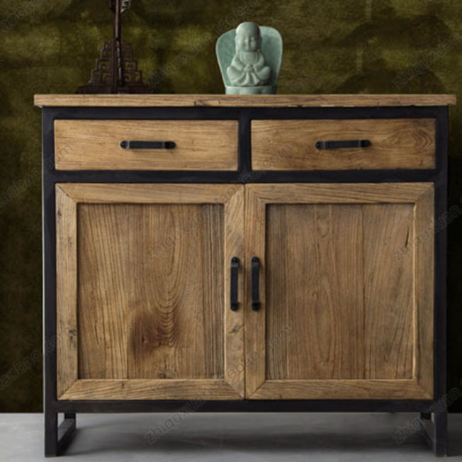 Industrieel noodlijdende houten accentkast met laden in massief hout