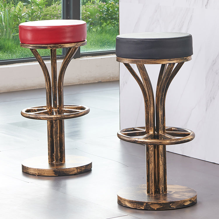 Barhocker im Industriestil mit runder Sitzfläche aus Metall