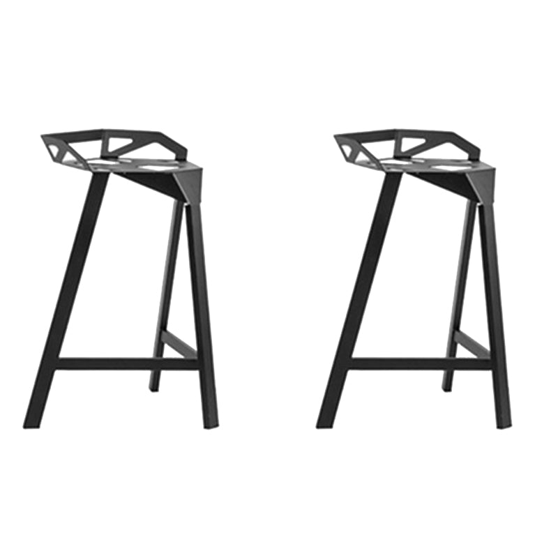 Industrial Low Back Counter Stools Metal Counter Height Stools for Home Use Black 2 Piece Set Counter Stool(26"H) Clearhalo 'Bar Furniture' 'Bar Stools' 'bar_stools' 'furn' 'furn_bar_stools' 'Furniture' 'Kitchen & Dining Furniture' 6244491