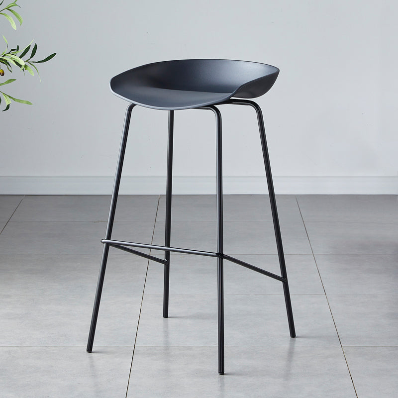 Contemporary Low Back Armless Bar Stool Plastic Bar Stool with Metal Legs Black 1 Piece Bar Stool(30"H) Clearhalo 'Bar Furniture' 'Bar Stools' 'bar_stools' 'furn' 'furn_bar_stools' 'Furniture' 'Kitchen & Dining Furniture' 6245794
