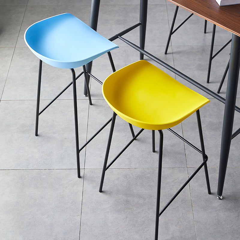 Contemporary Low Back Armless Bar Stool Plastic Bar Stool with Metal Legs Clearhalo 'Bar Furniture' 'Bar Stools' 'bar_stools' 'furn' 'furn_bar_stools' 'Furniture' 'Kitchen & Dining Furniture' 6245797