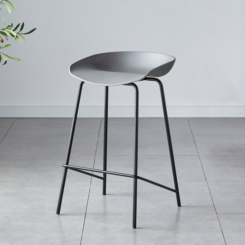 Contemporary Low Back Armless Bar Stool Plastic Bar Stool with Metal Legs Grey 1 Piece Counter Stool(26"H) Clearhalo 'Bar Furniture' 'Bar Stools' 'bar_stools' 'furn' 'furn_bar_stools' 'Furniture' 'Kitchen & Dining Furniture' 6245843