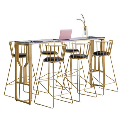 Tavolo da bar Glam ad altezza bar con gambe dorate e tavolo da bar con base in metallo