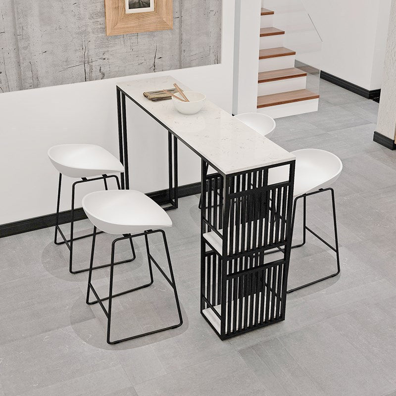 Glamour-Barthekentisch aus Kunstmarmor. Rechteckiger Barthekentisch mit Metallbeinen