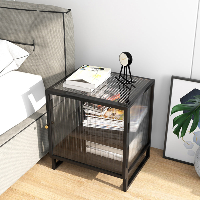 Mesa de nocturna de vidrio nocturno de metal contemporáneo con 1 puerta, 21.7 "de alto